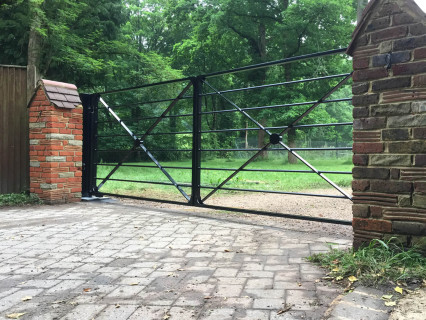 Metal / Wrought Iron Gate - 18