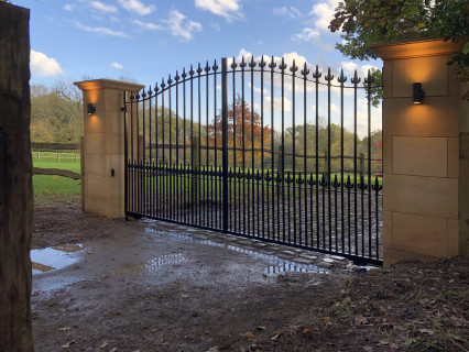 Metal / Wrought Iron Gate - 19