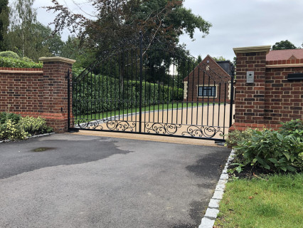Metal / Wrought Iron Gate - 27