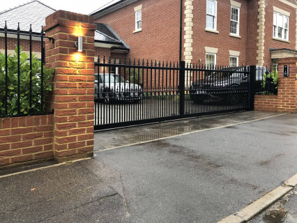 Metal / Wrought Iron Gate - 31