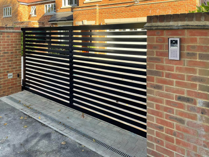 Metal / Wrought Iron Gate - 44