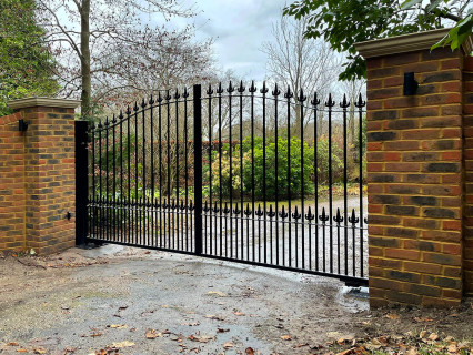 Metal / Wrought Iron Gate - 46